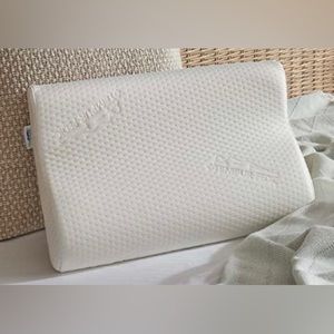 Tempur-Pedic TEMPUR-Ergo Neck Pillow, Small Profile, White. Never used.